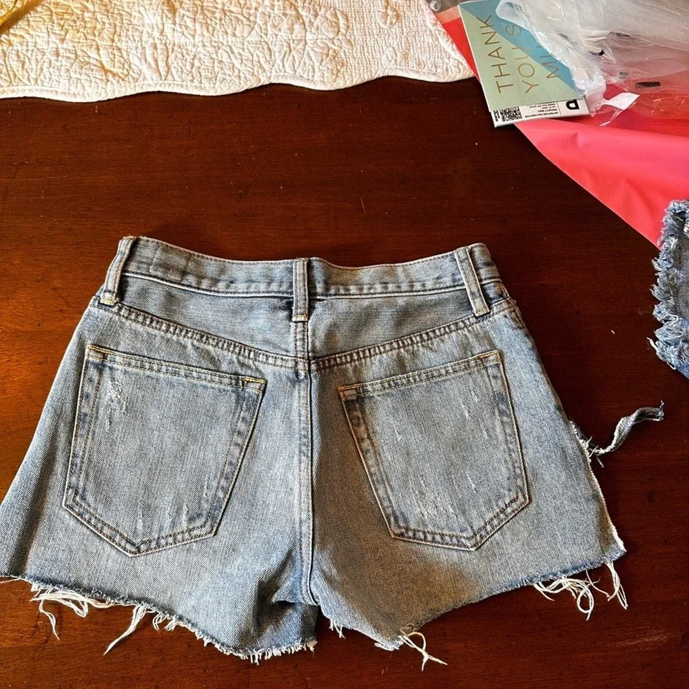 We The Free NWOT‎ Distressed Denim Cutoff Shorts Light Wash Button Fly Raw Hem